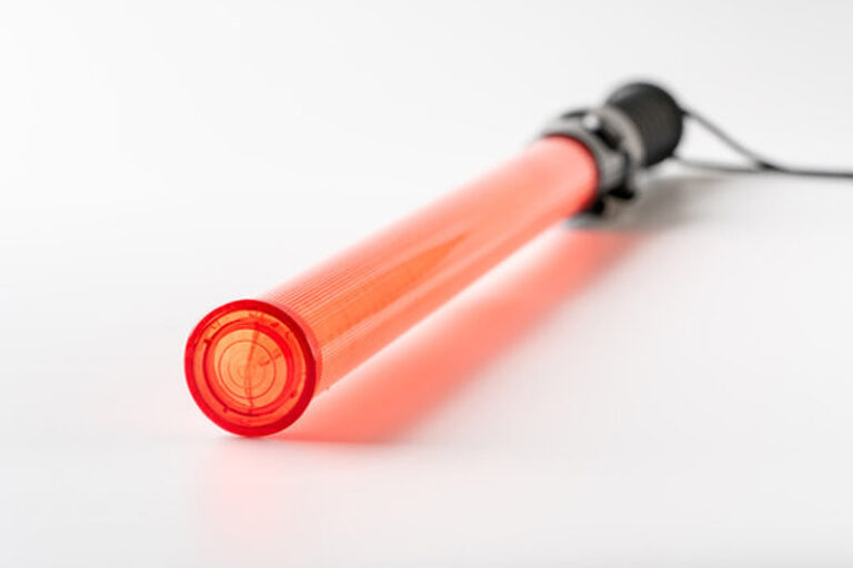 「警備の仕事」の必需品！みんなが知りたい「誘導灯」とは？