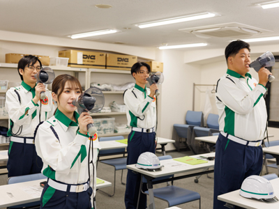 【未経験/女性】警備の仕事。「接客スキル」が武器になる！